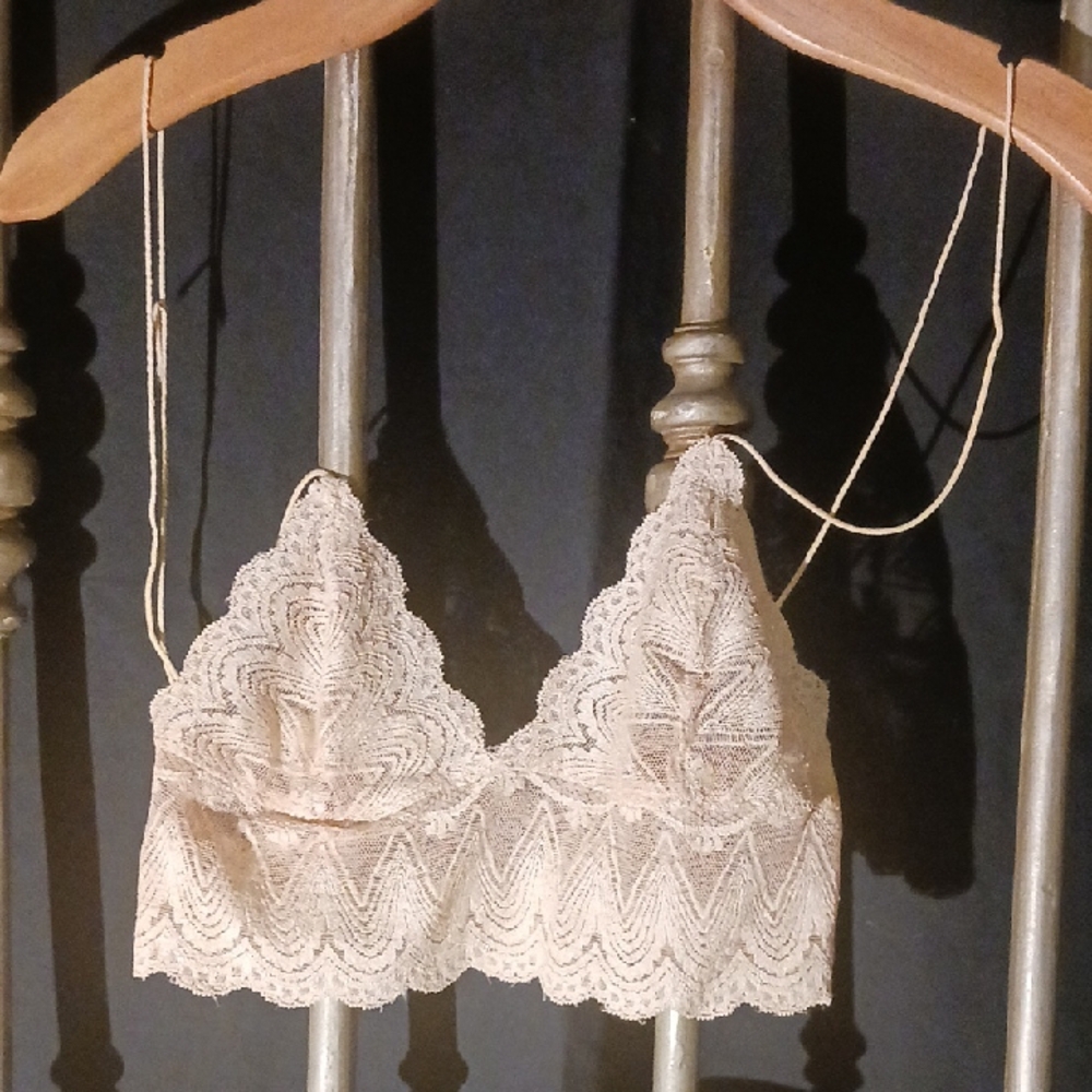 Anna Huling Skimpy, Stretch Lace Lingerie Top